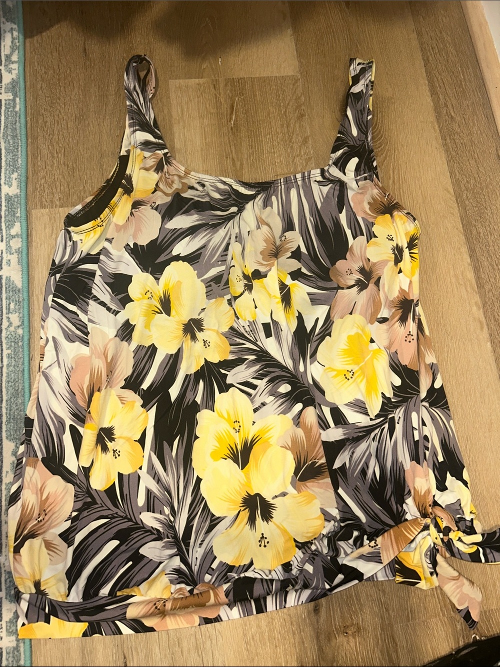 Swimsuits for All Beach Belle Floral Yellow & Black Tropical Tankini Swim Top